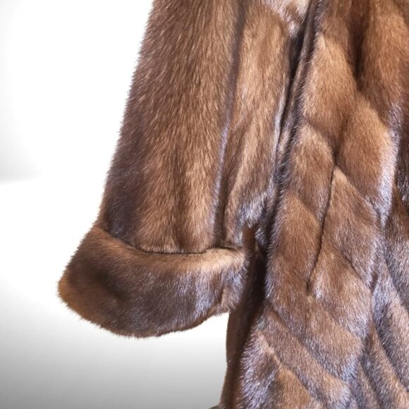 Adriana Furs Genuine Fur Coat – Made in Canada – Size 10–14 (Roomy) – Excellent - Picture 4 of 16